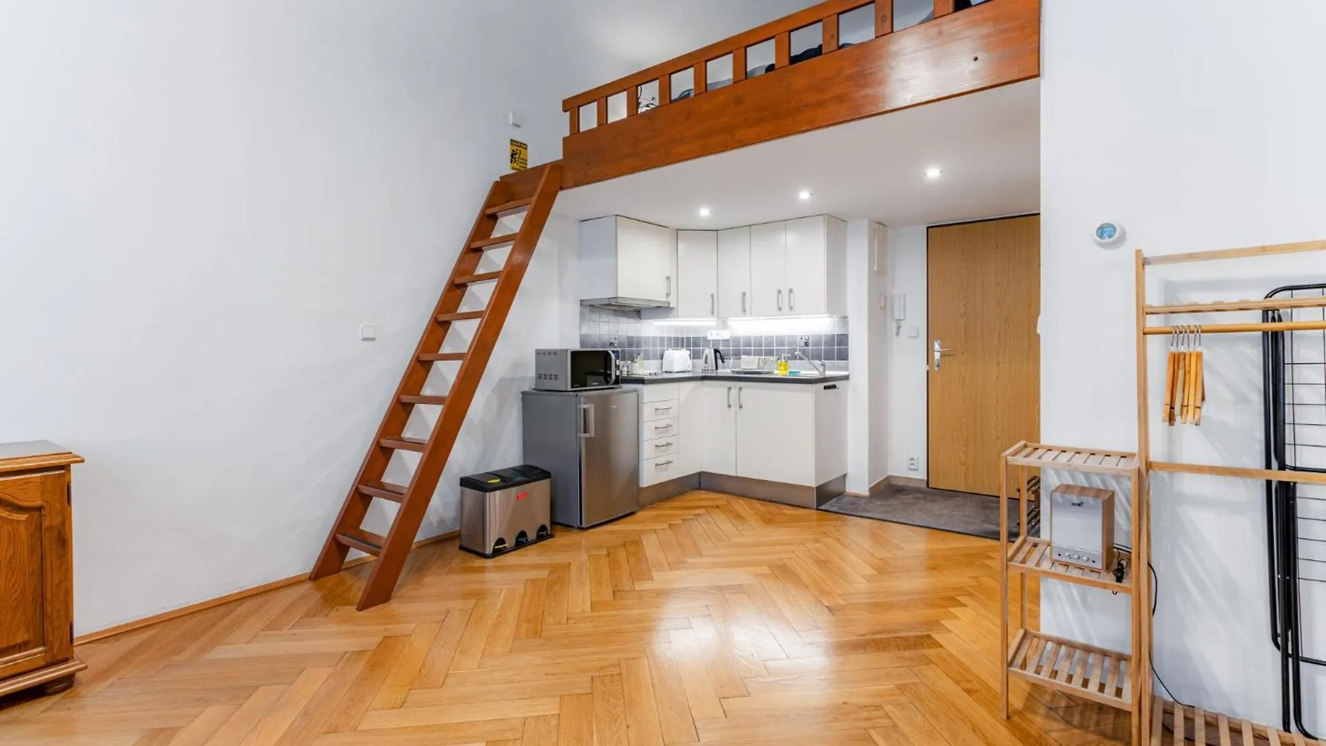 Charming Loft Studio Near Metro & Old Town 프라하 체코