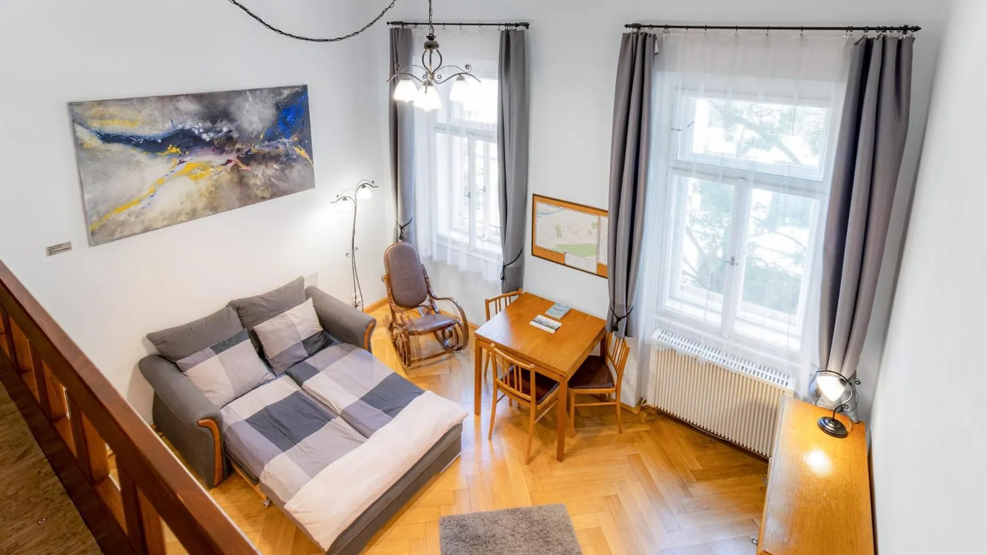 Charming Loft Studio Near Metro & Old Town 프라하 0*,  체코